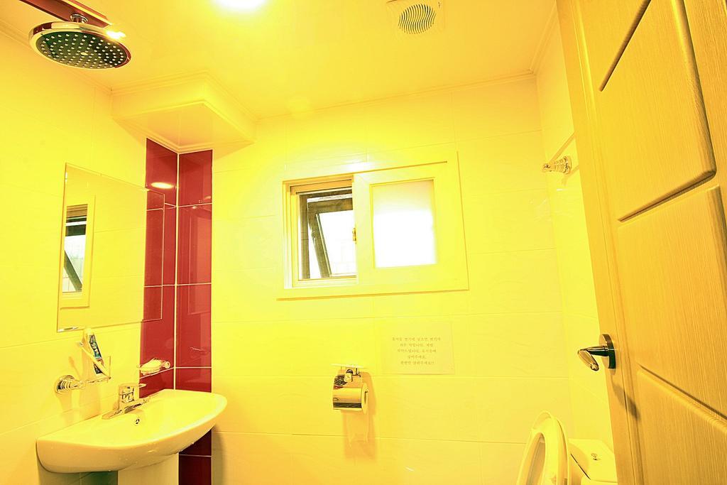 Eel Guesthouse Seoul Ruang foto