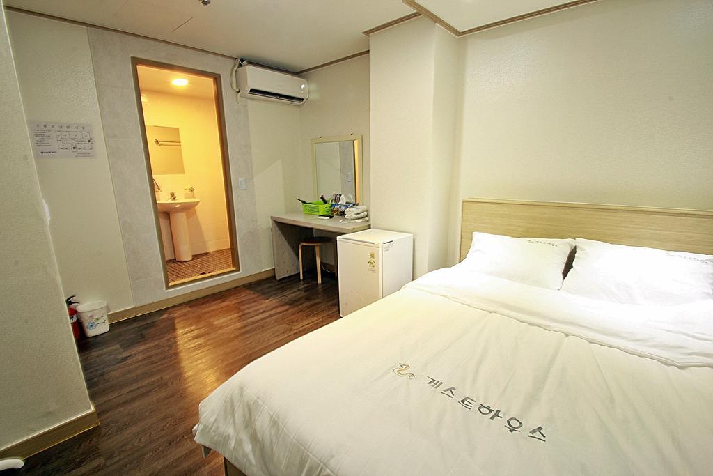 Eel Guesthouse Seoul Ruang foto