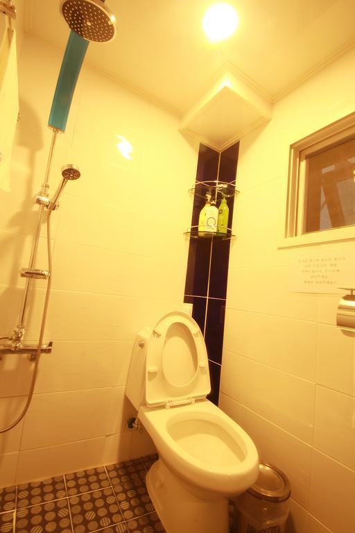 Eel Guesthouse Seoul Ruang foto