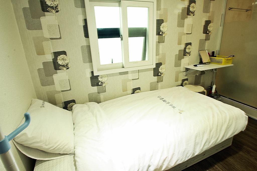 Eel Guesthouse Seoul Ruang foto