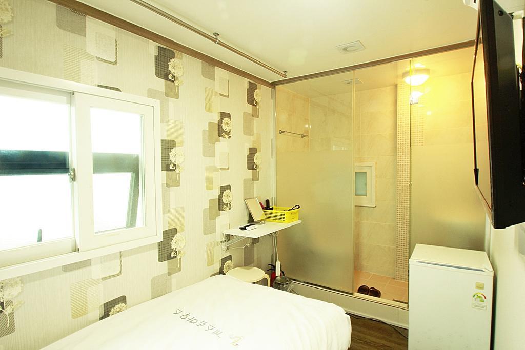 Eel Guesthouse Seoul Ruang foto