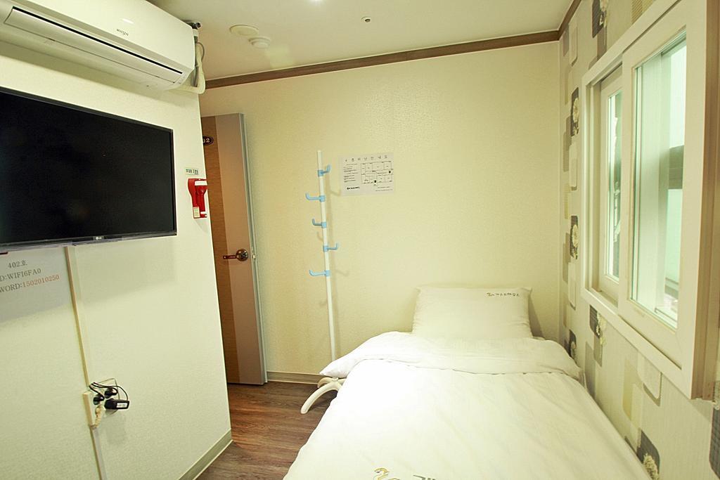 Eel Guesthouse Seoul Ruang foto