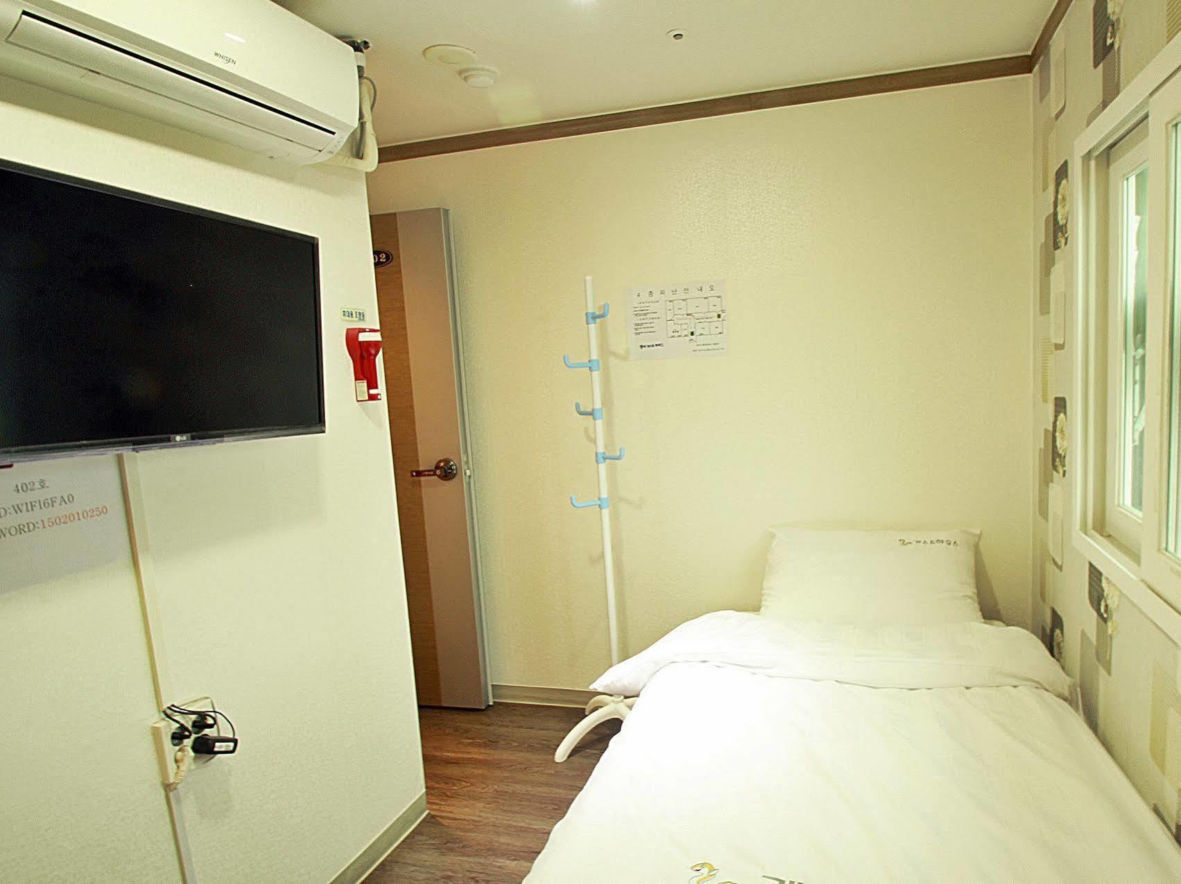 Eel Guesthouse Seoul Bagian luar foto